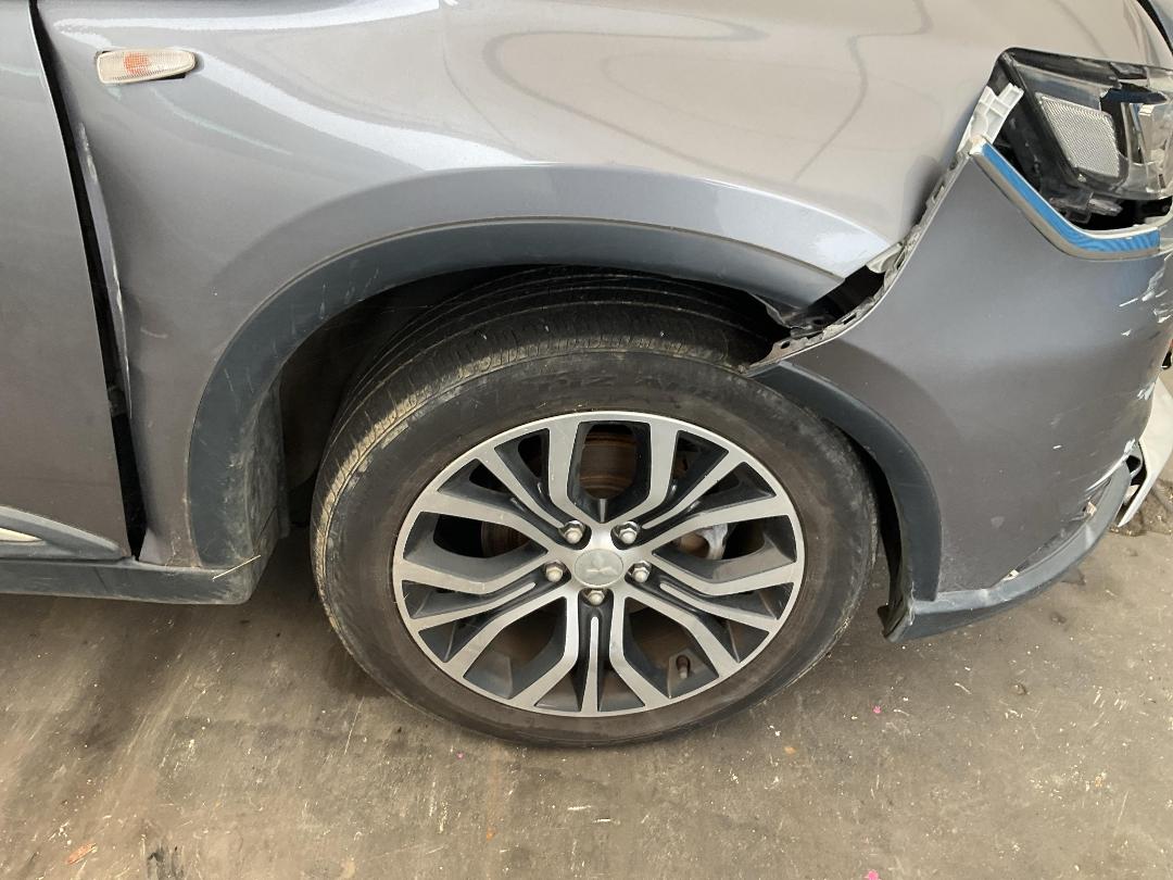 Photo '15' of Mitsubishi Outlander LS