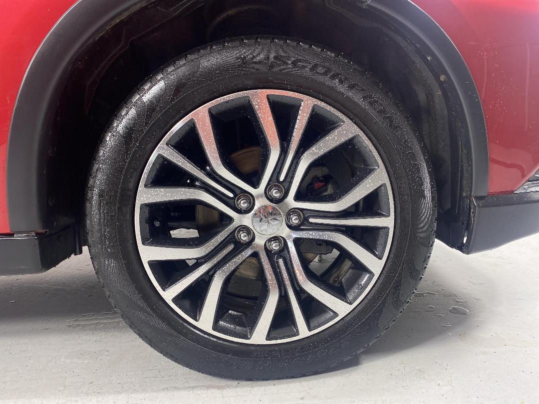 Photo '9' of Mitsubishi Outlander