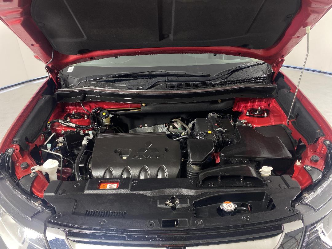 Photo '13' of Mitsubishi Outlander