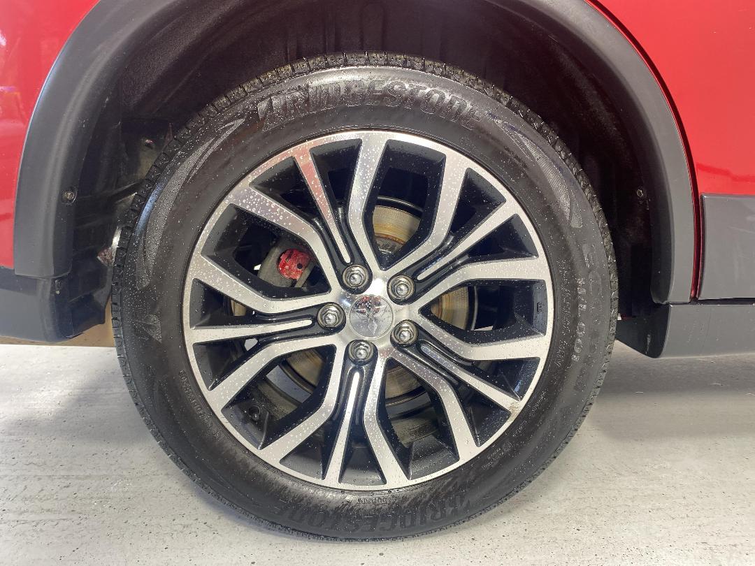 Photo '12' of Mitsubishi Outlander