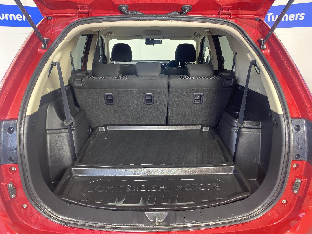 Photo '14' of Mitsubishi Outlander