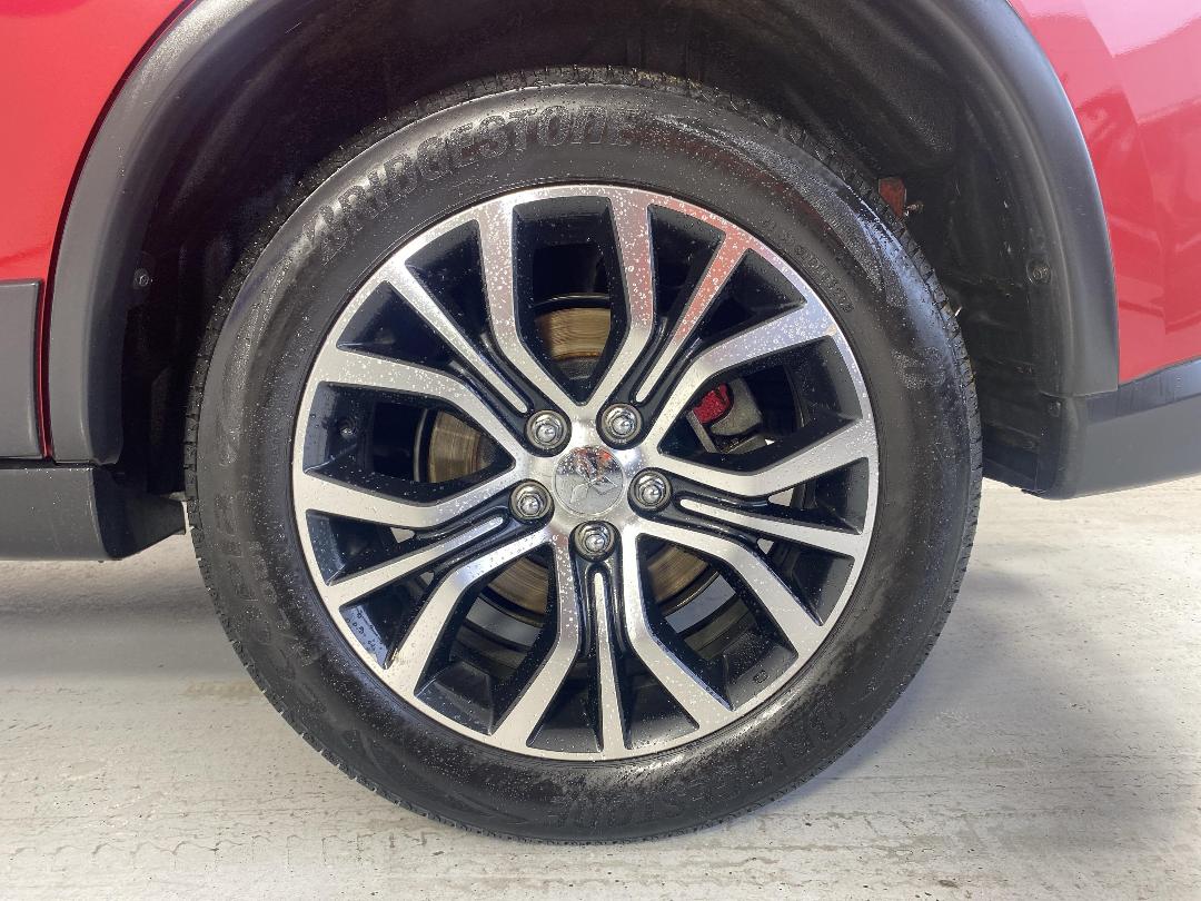 Photo '11' of Mitsubishi Outlander