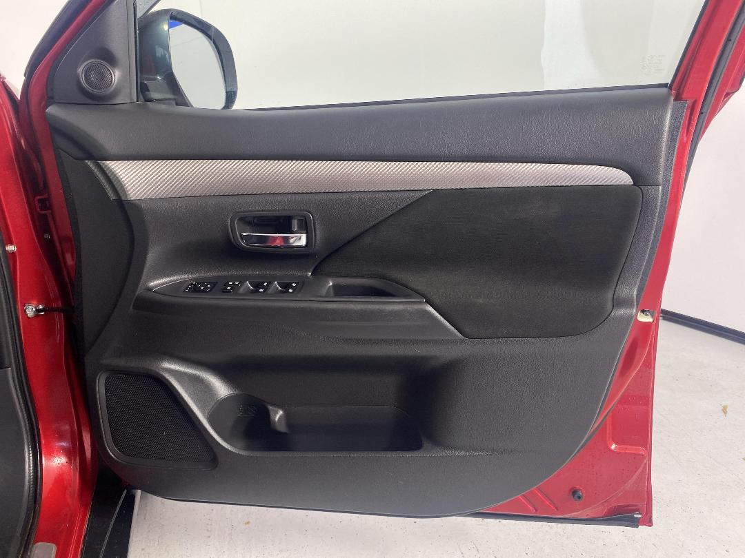 Photo '15' of Mitsubishi Outlander