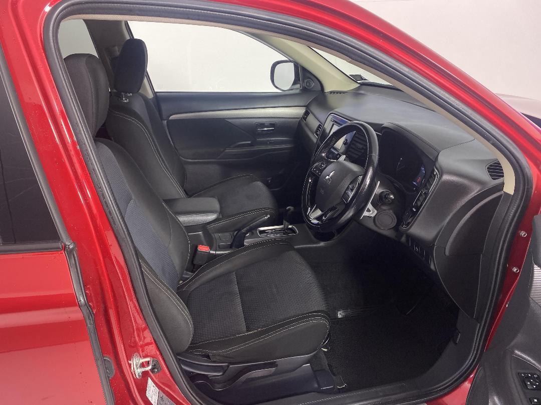 Photo '16' of Mitsubishi Outlander