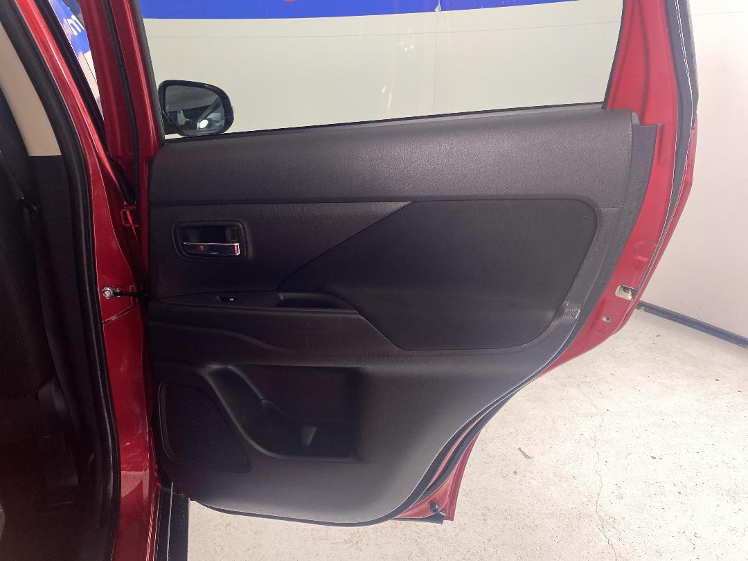 Photo '19' of Mitsubishi Outlander