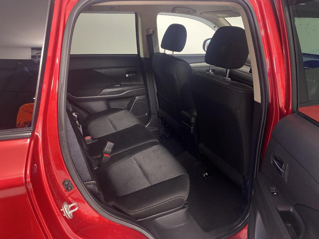 Photo '20' of Mitsubishi Outlander