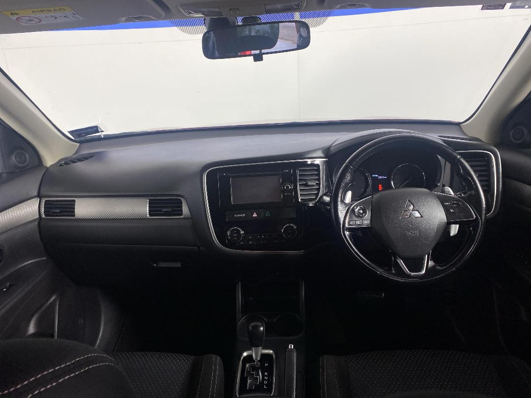 Photo '17' of Mitsubishi Outlander