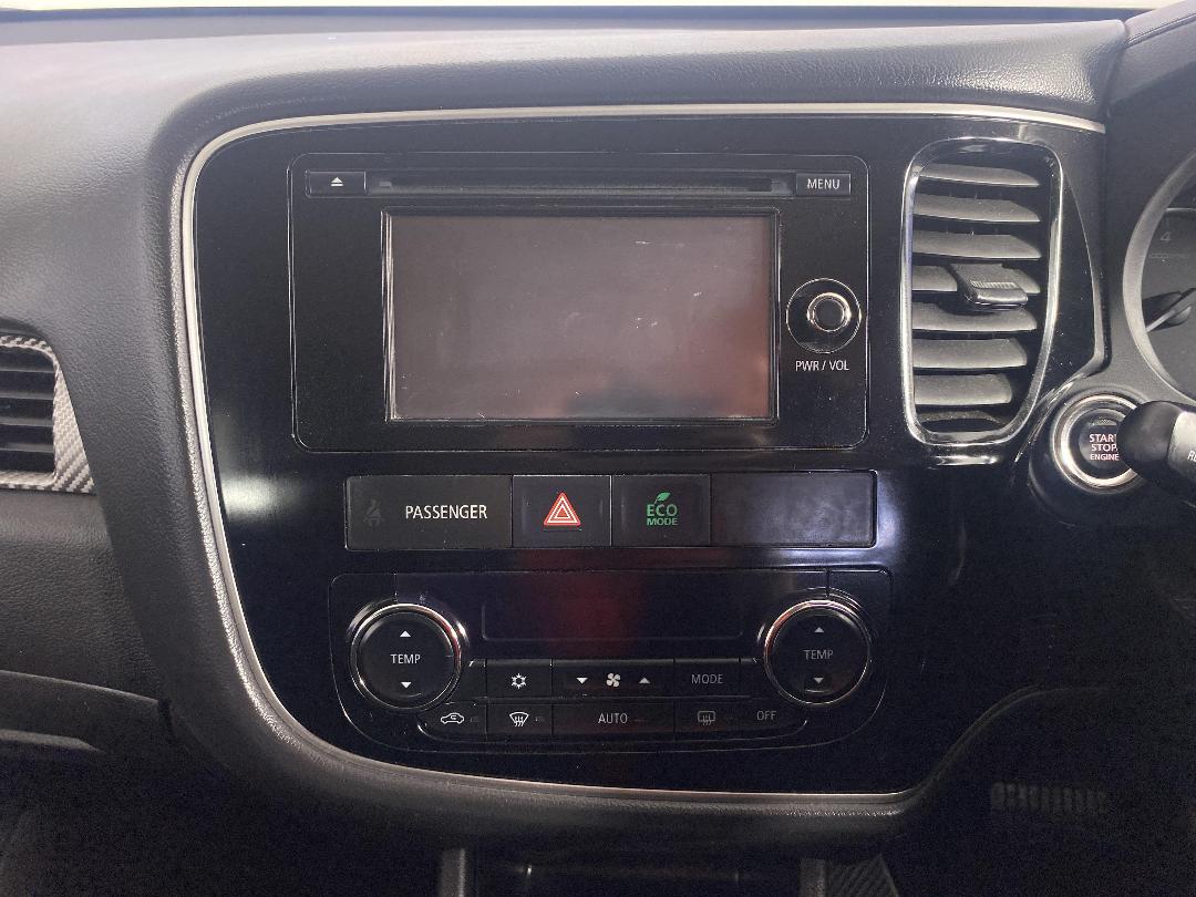 Photo '18' of Mitsubishi Outlander