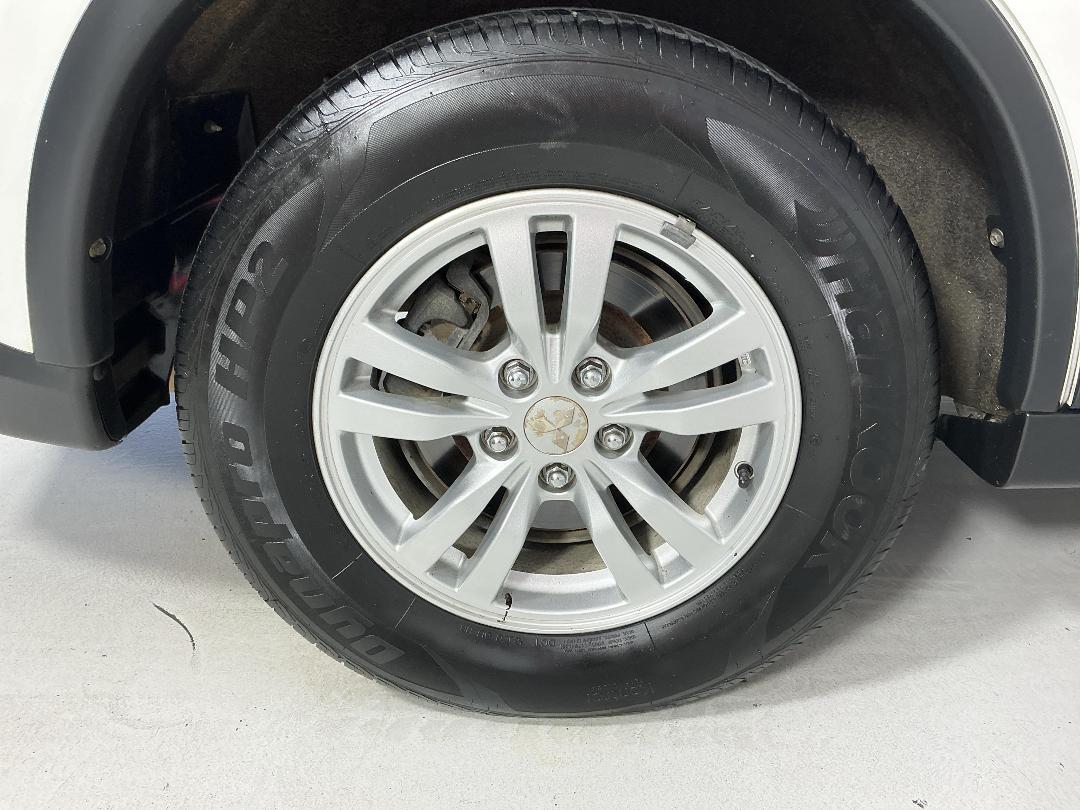 Photo '12' of Mitsubishi Outlander Photo '12' of Mitsubishi Outlander