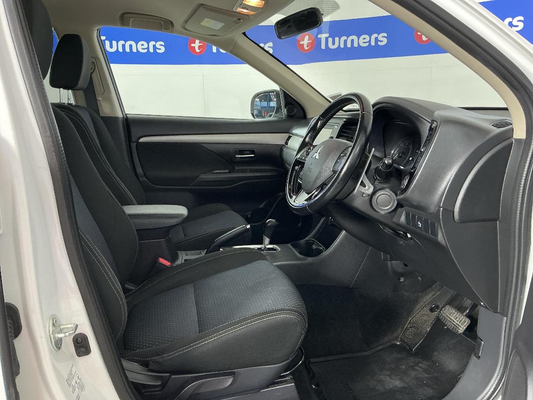 Photo '16' of Mitsubishi Outlander Photo '16' of Mitsubishi Outlander