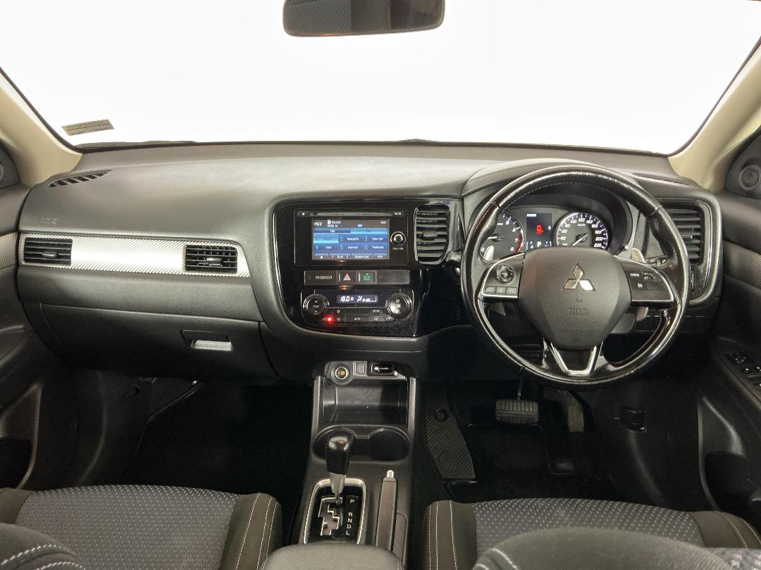 Photo '17' of Mitsubishi Outlander Photo '17' of Mitsubishi Outlander