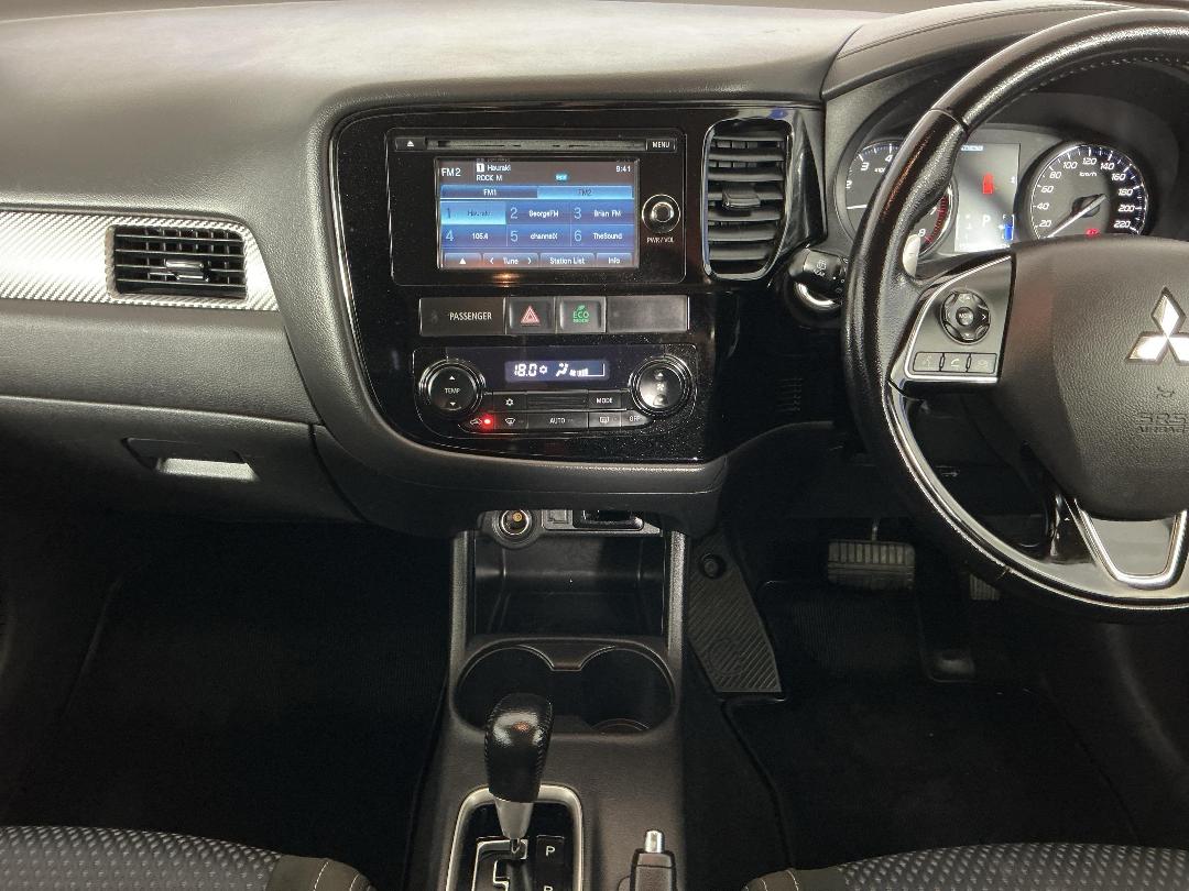 Photo '18' of Mitsubishi Outlander Photo '18' of Mitsubishi Outlander