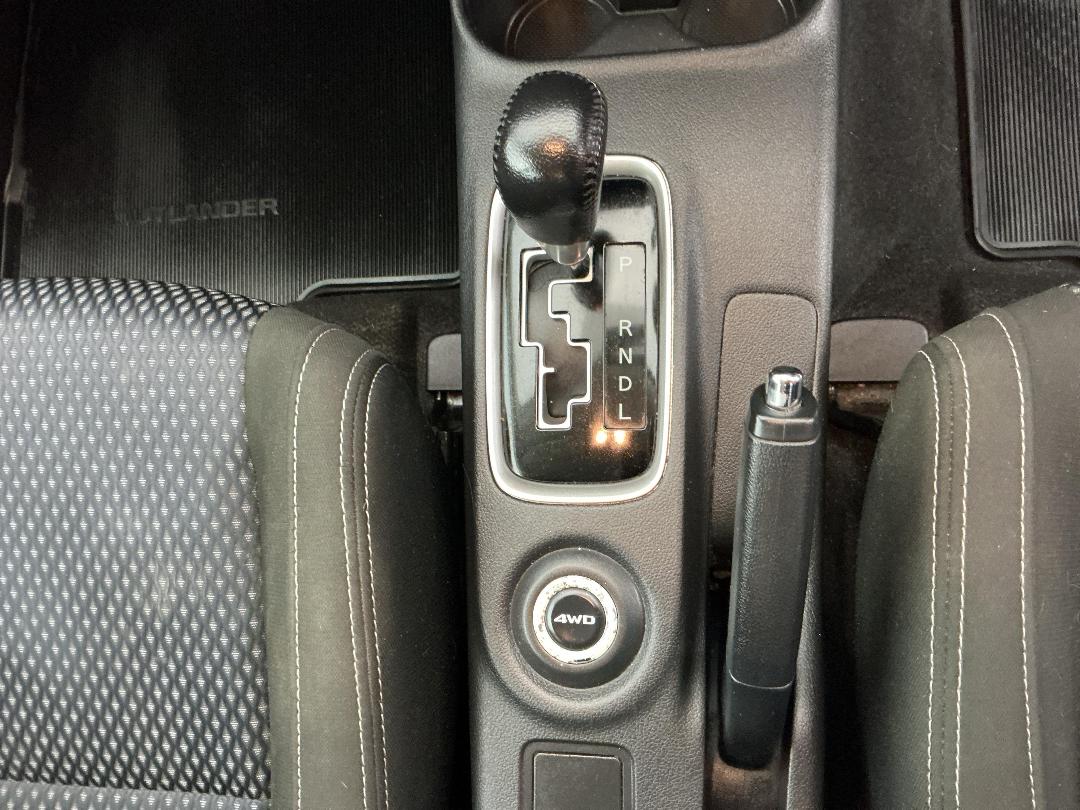 Photo '27' of Mitsubishi Outlander Photo '27' of Mitsubishi Outlander