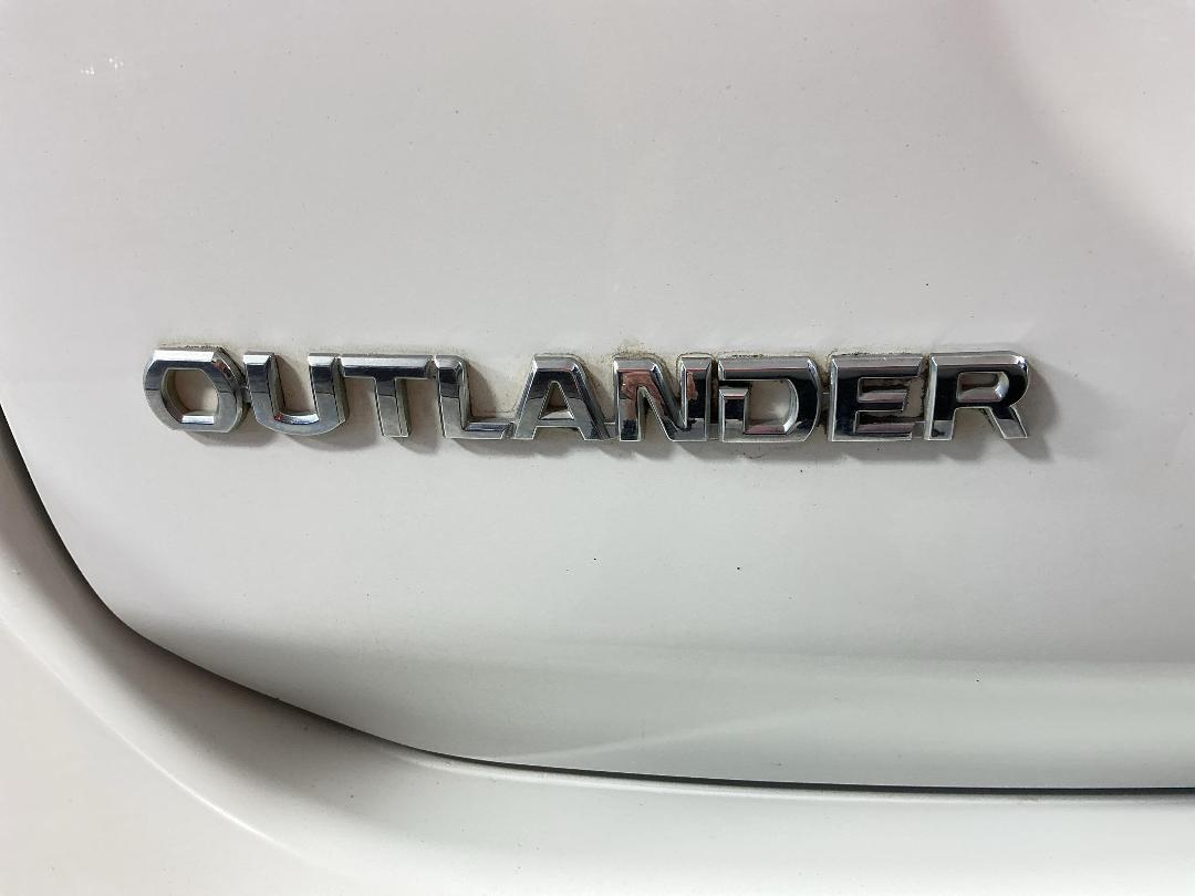 Photo '30' of Mitsubishi Outlander Photo '30' of Mitsubishi Outlander