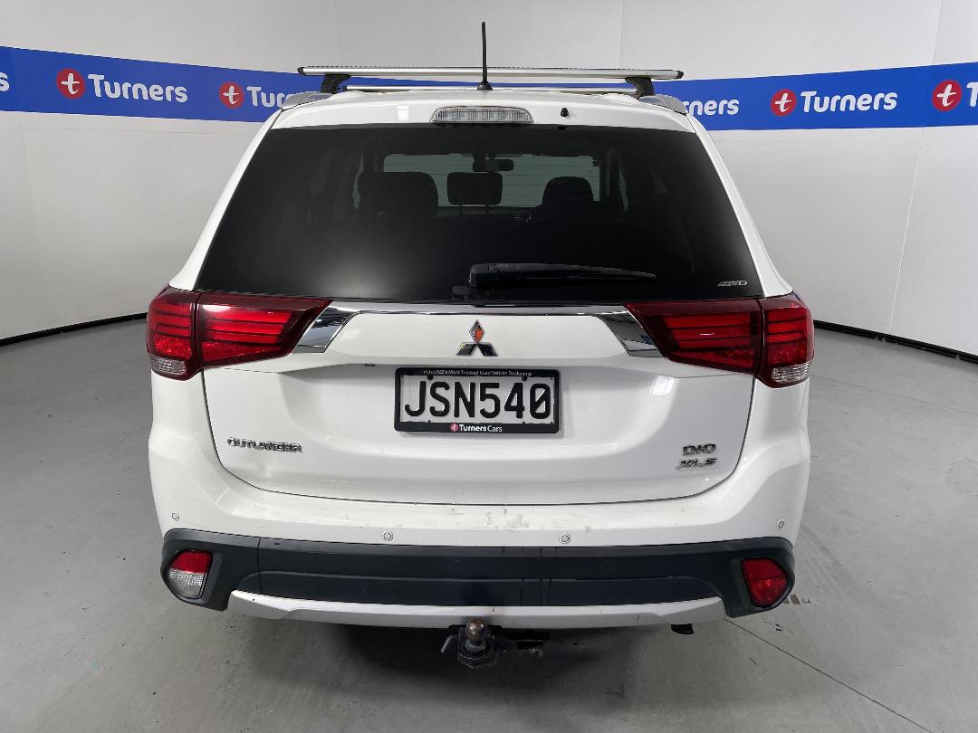 Photo '6' of Mitsubishi Outlander