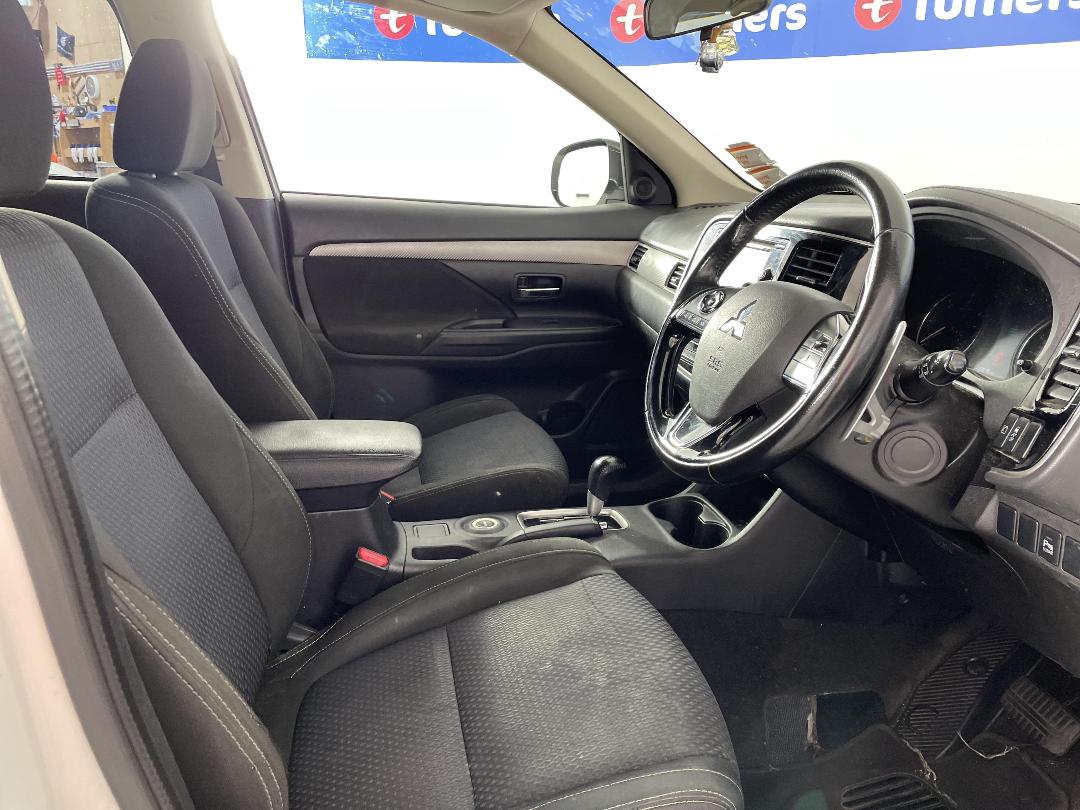 Photo '16' of Mitsubishi Outlander