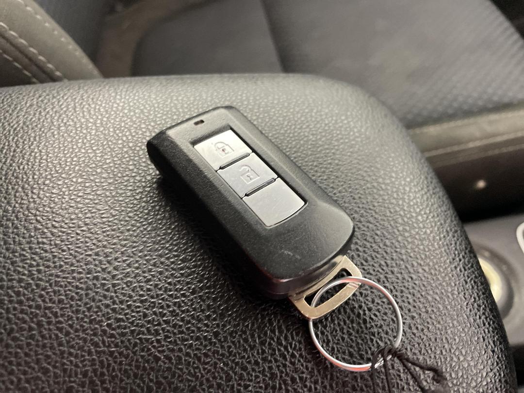 Photo '22' of Mitsubishi Outlander