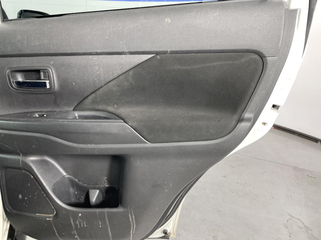 Photo '19' of Mitsubishi Outlander