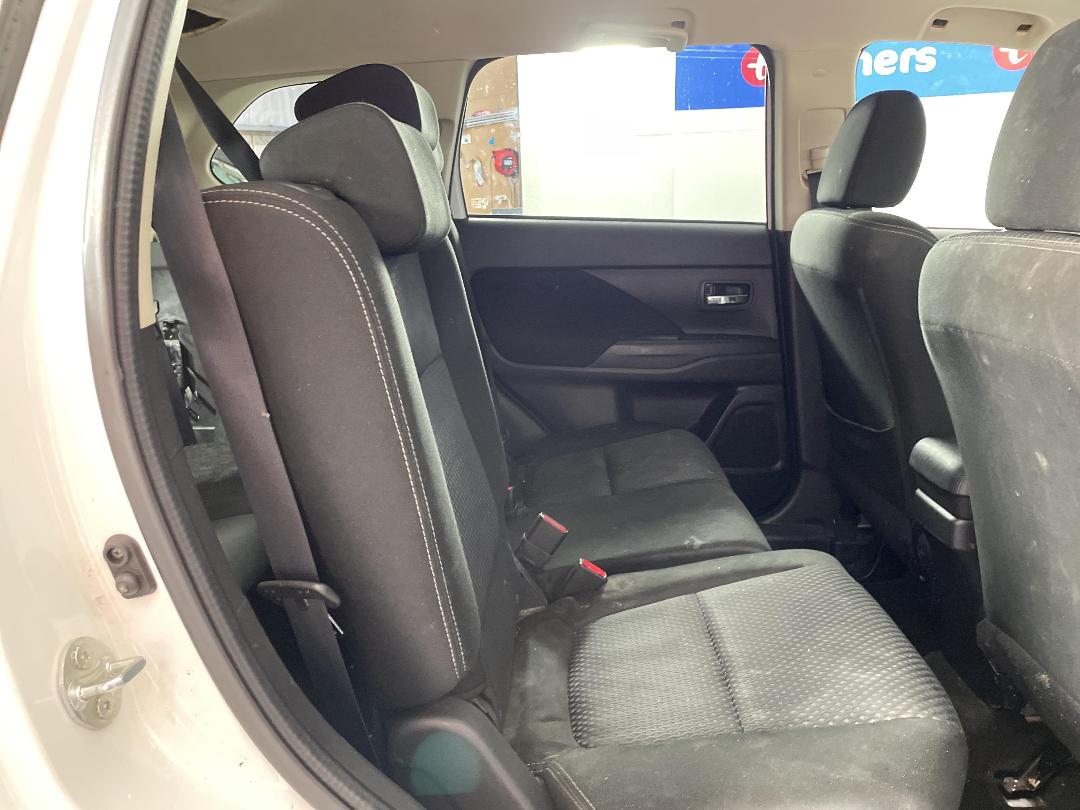 Photo '20' of Mitsubishi Outlander