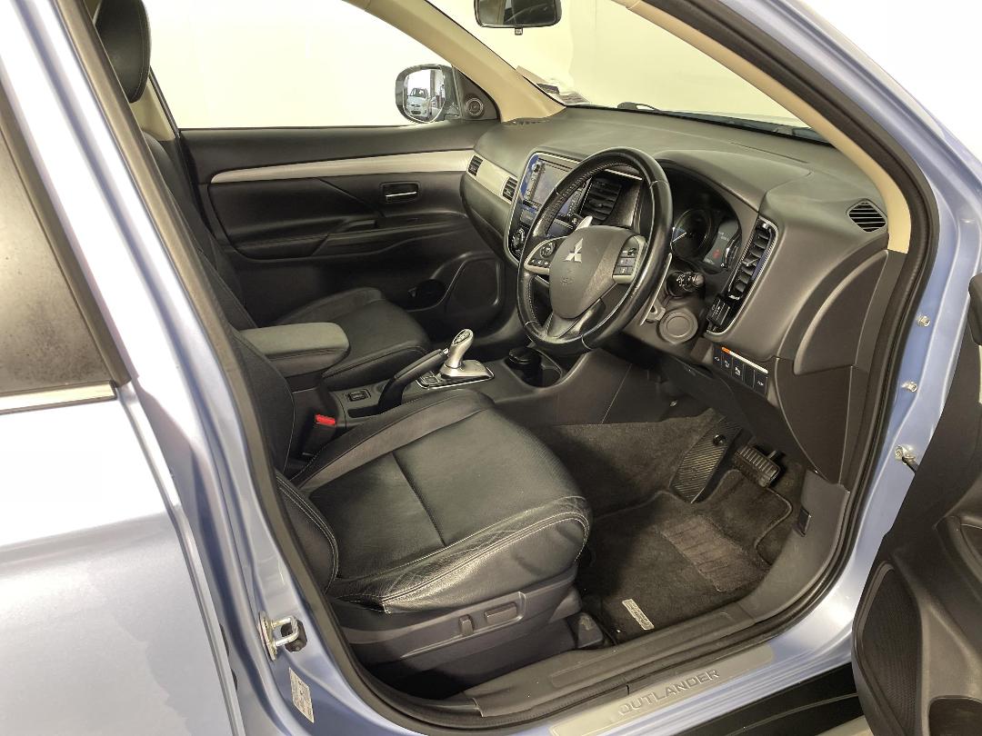 Photo '16' of Mitsubishi Outlander Photo '16' of Mitsubishi Outlander