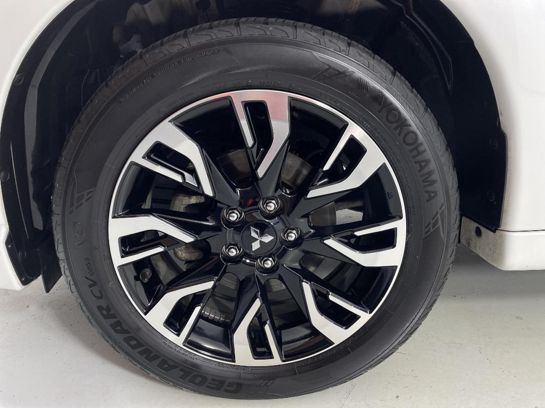 Photo '10' of Mitsubishi Outlander Photo '10' of Mitsubishi Outlander