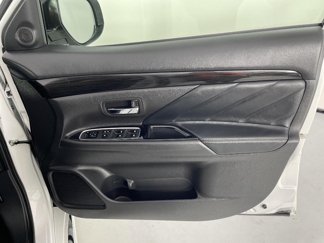 Photo '15' of Mitsubishi Outlander Photo '15' of Mitsubishi Outlander