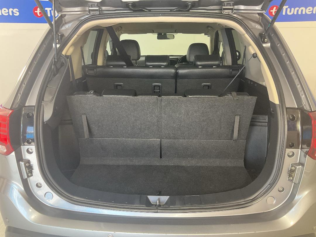 Photo '14' of Mitsubishi Outlander