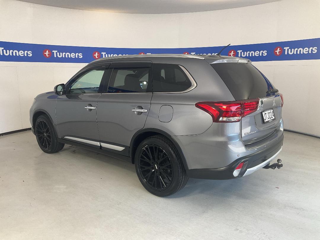 Photo '5' of Mitsubishi Outlander