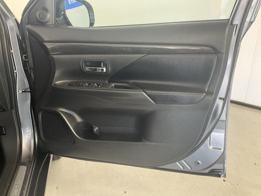 Photo '15' of Mitsubishi Outlander