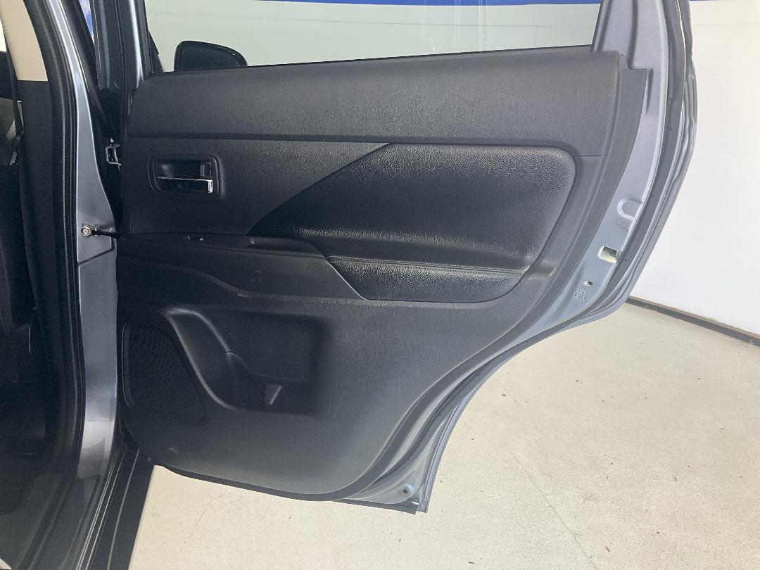 Photo '19' of Mitsubishi Outlander