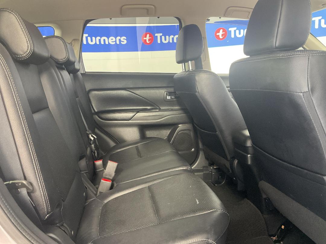 Photo '20' of Mitsubishi Outlander