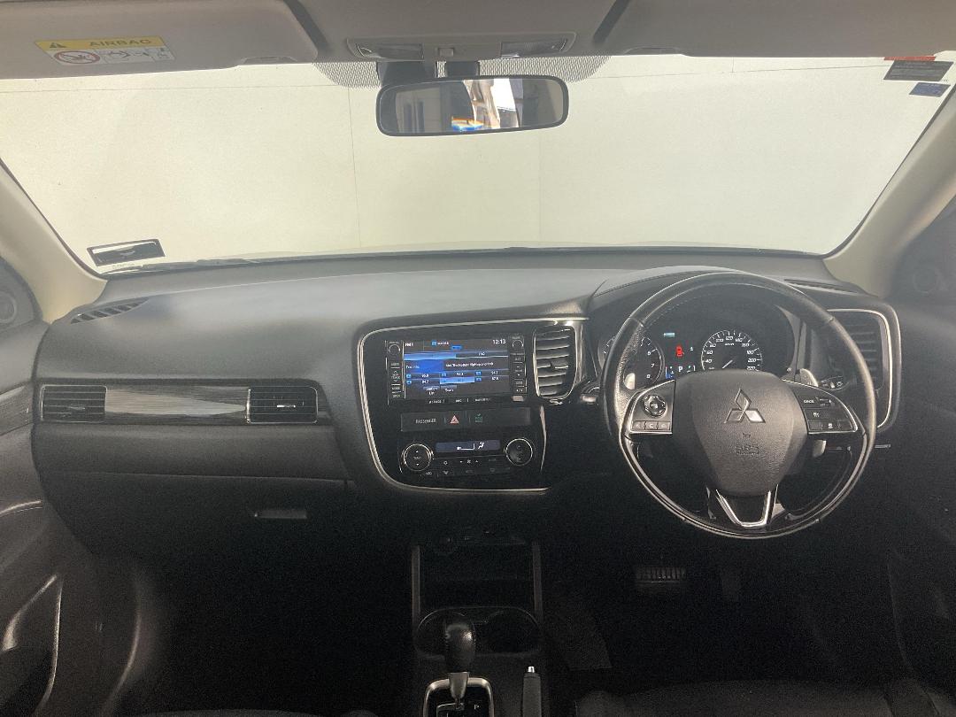 Photo '17' of Mitsubishi Outlander