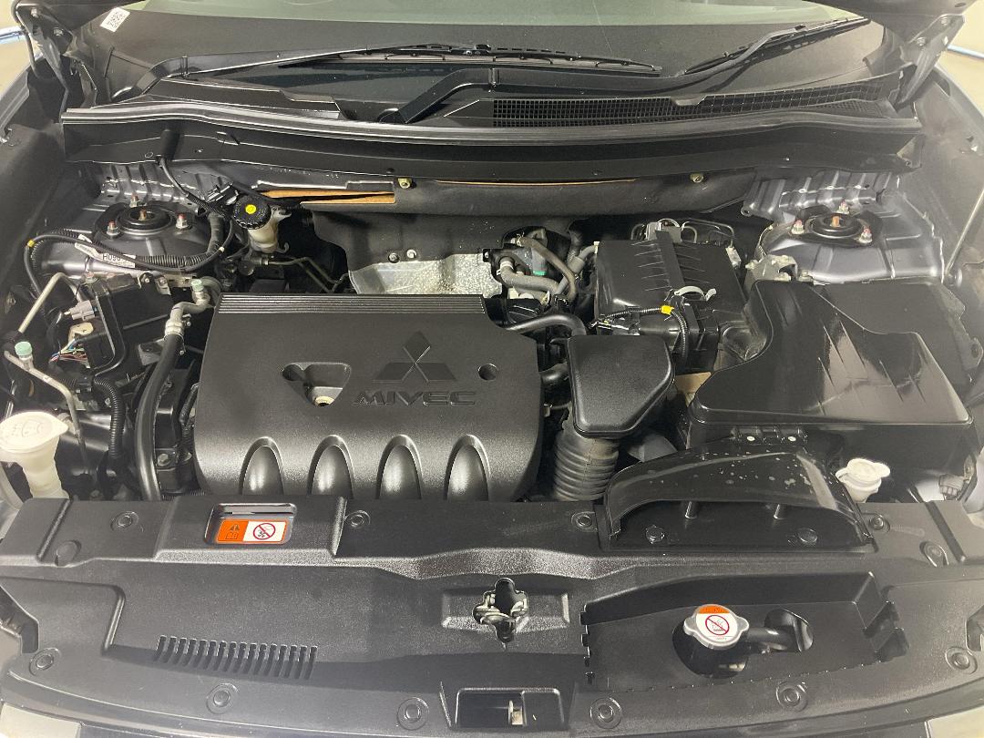 Photo '13' of Mitsubishi Outlander