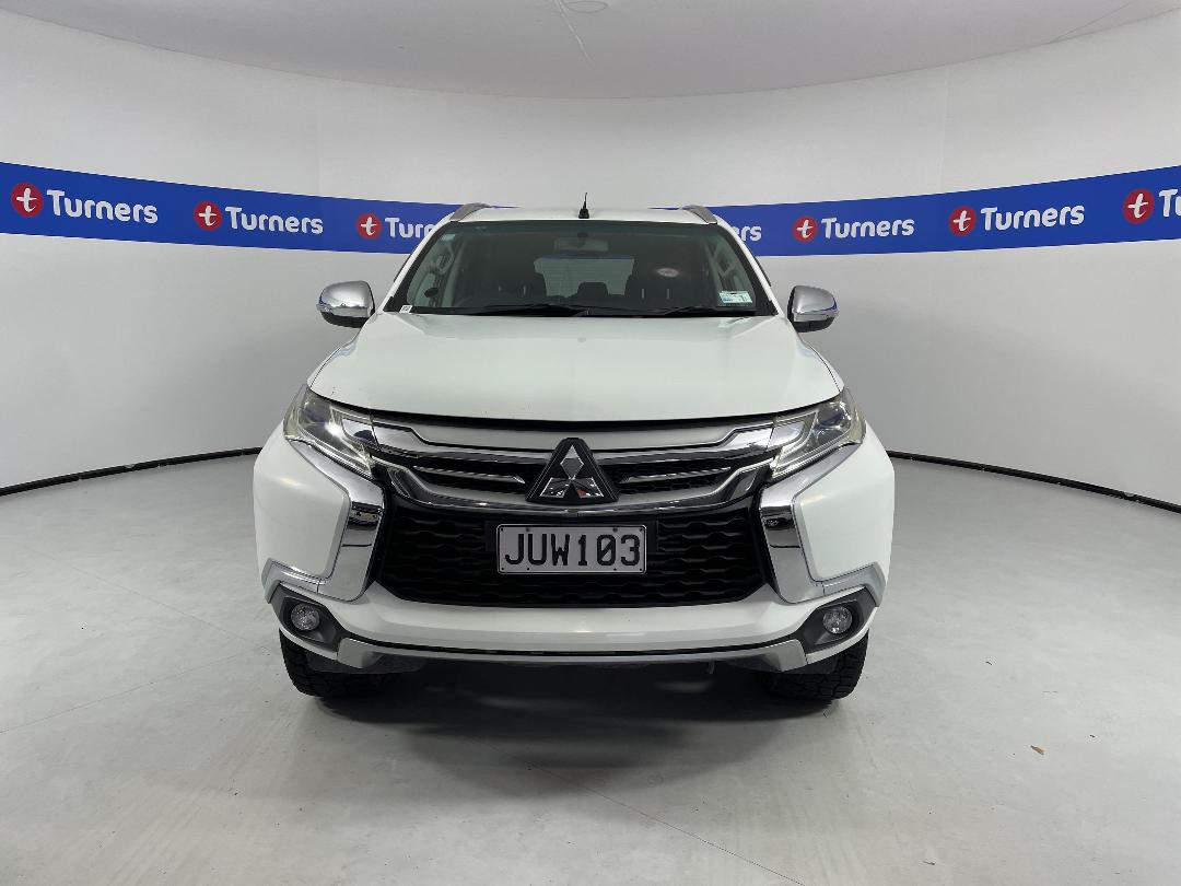 Photo '2' of Mitsubishi Pajero Sport Photo '2' of Mitsubishi Pajero Sport