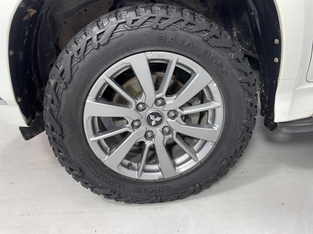 Photo '10' of Mitsubishi Pajero Sport Photo '10' of Mitsubishi Pajero Sport