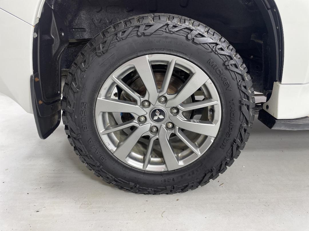 Photo '12' of Mitsubishi Pajero Sport Photo '12' of Mitsubishi Pajero Sport