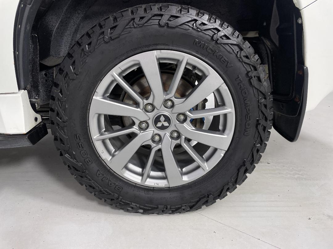 Photo '11' of Mitsubishi Pajero Sport Photo '11' of Mitsubishi Pajero Sport