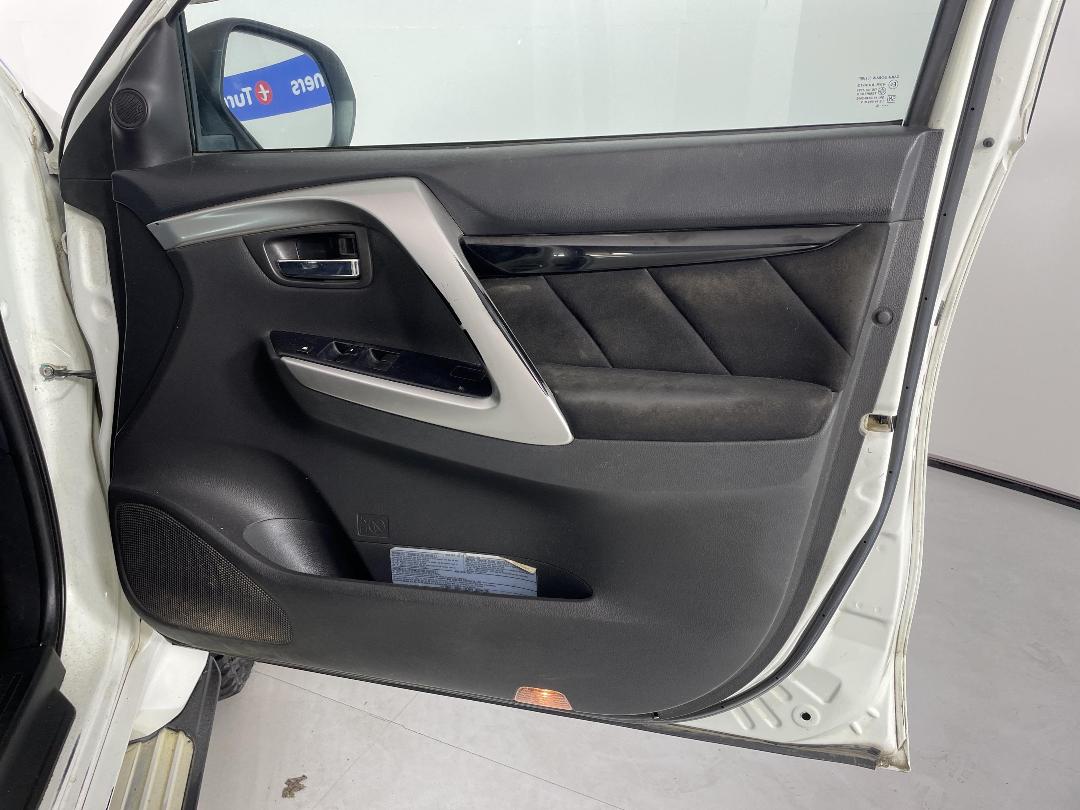 Photo '15' of Mitsubishi Pajero Sport Photo '15' of Mitsubishi Pajero Sport