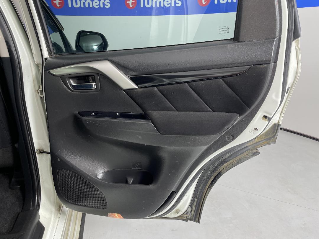 Photo '19' of Mitsubishi Pajero Sport Photo '19' of Mitsubishi Pajero Sport