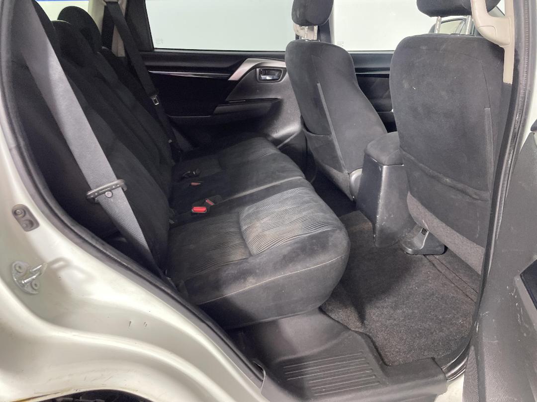 Photo '20' of Mitsubishi Pajero Sport Photo '20' of Mitsubishi Pajero Sport