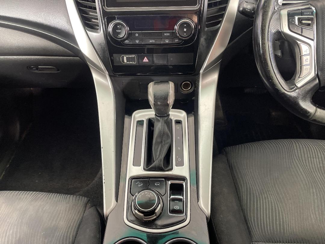 Photo '18' of Mitsubishi Pajero Sport Photo '18' of Mitsubishi Pajero Sport