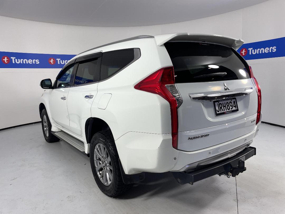 Photo '5' of Mitsubishi Pajero Sport Photo '5' of Mitsubishi Pajero Sport