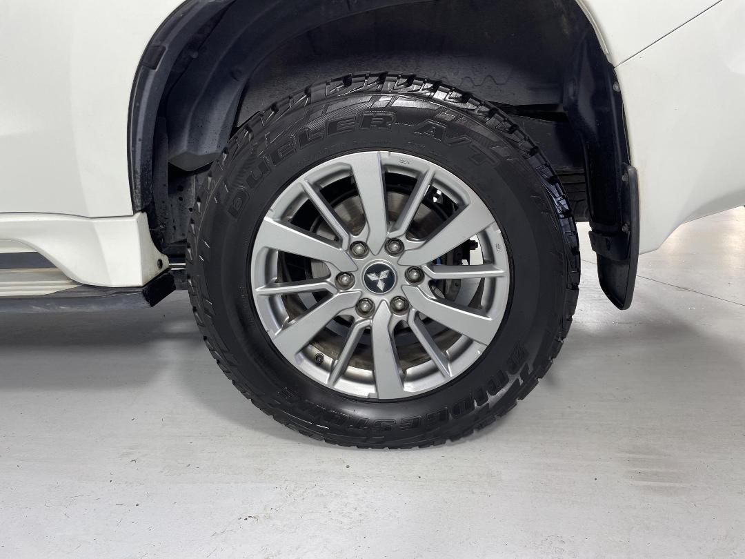 Photo '11' of Mitsubishi Pajero Sport Photo '11' of Mitsubishi Pajero Sport