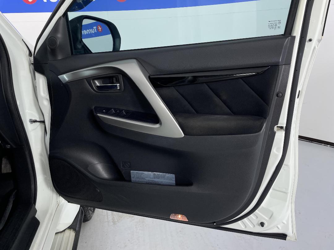 Photo '15' of Mitsubishi Pajero Sport Photo '15' of Mitsubishi Pajero Sport