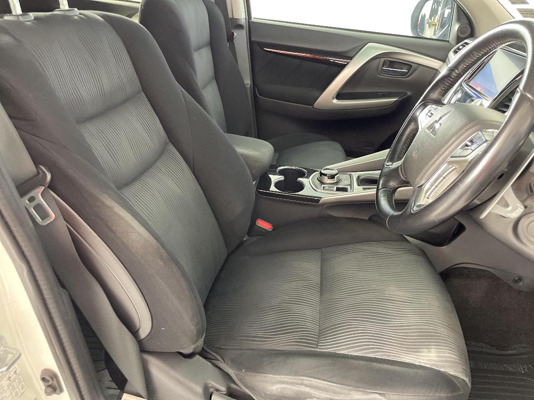 Photo '16' of Mitsubishi Pajero Sport Photo '16' of Mitsubishi Pajero Sport