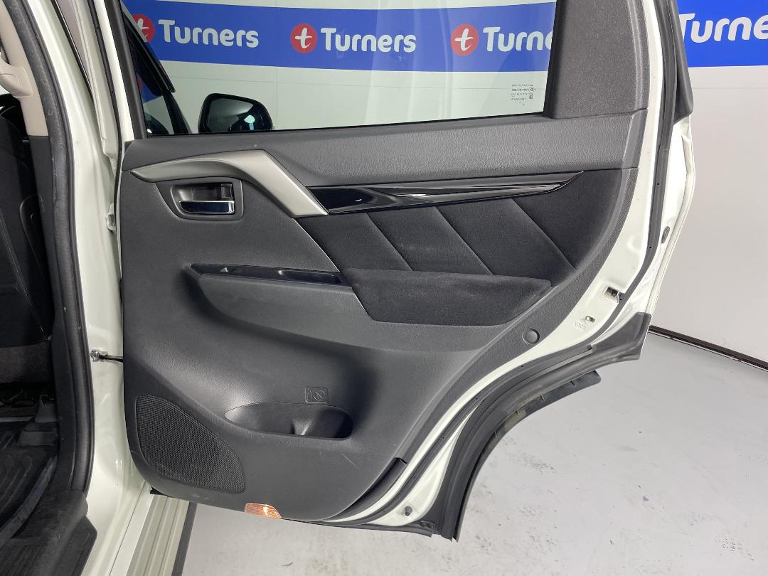 Photo '19' of Mitsubishi Pajero Sport Photo '19' of Mitsubishi Pajero Sport