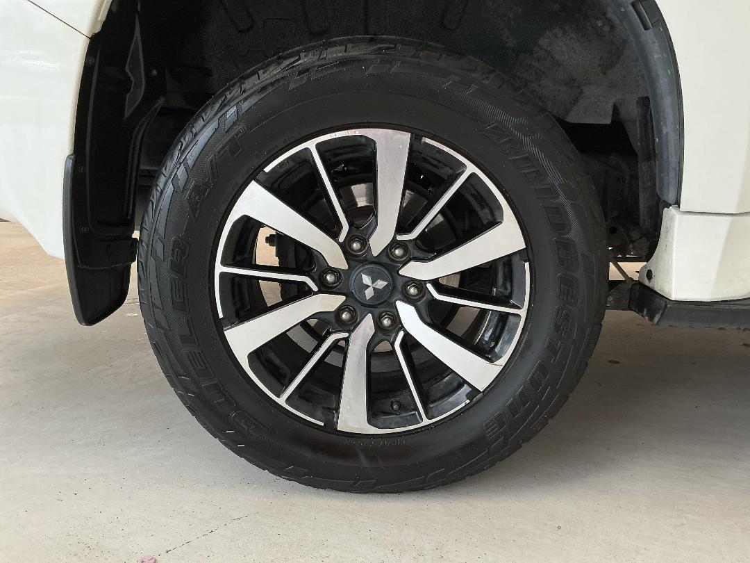 Photo '12' of Mitsubishi Pajero Sport