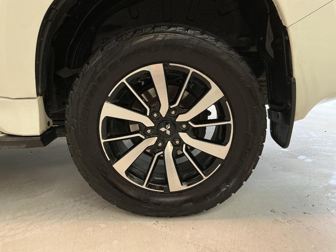 Photo '11' of Mitsubishi Pajero Sport