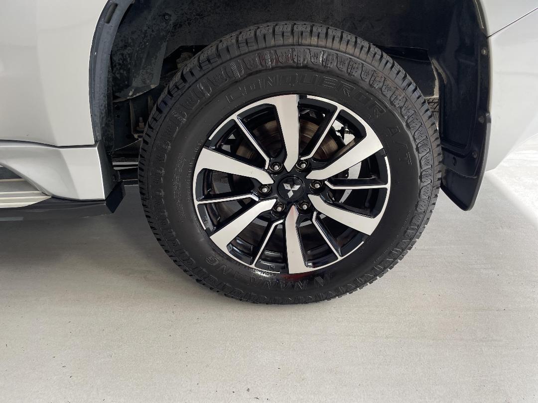 Photo '11' of Mitsubishi Pajero Sport