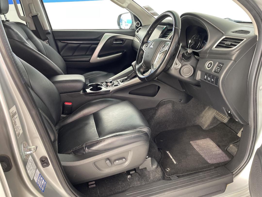 Photo '16' of Mitsubishi Pajero Sport